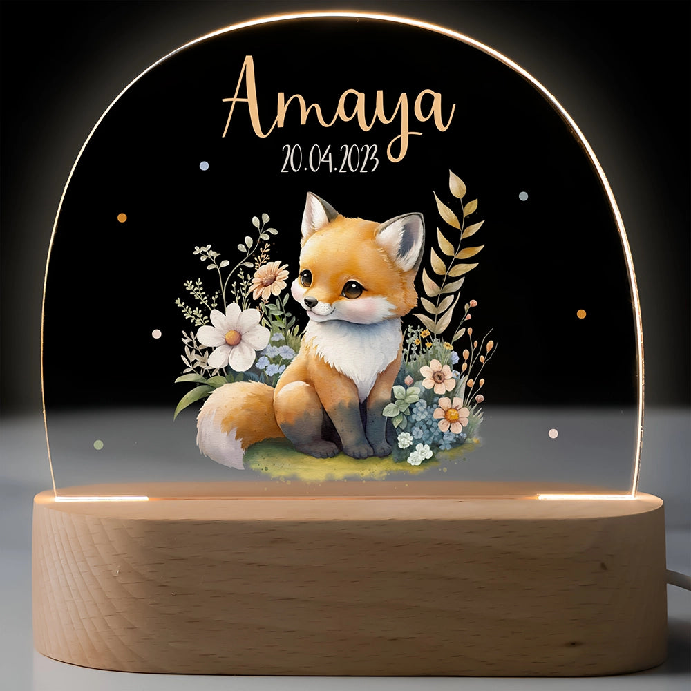Personalisiertes Nachtlicht für Kinder mit Fuchs und Blumen, Name und Geburtsdatum – leuchtend auf Holzsockel