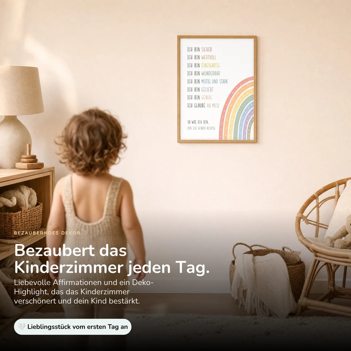 Kind vor dem Affirmationsposter „Minimal Ich bin“ an der Wand – Bilder fürs Kinderzimmer