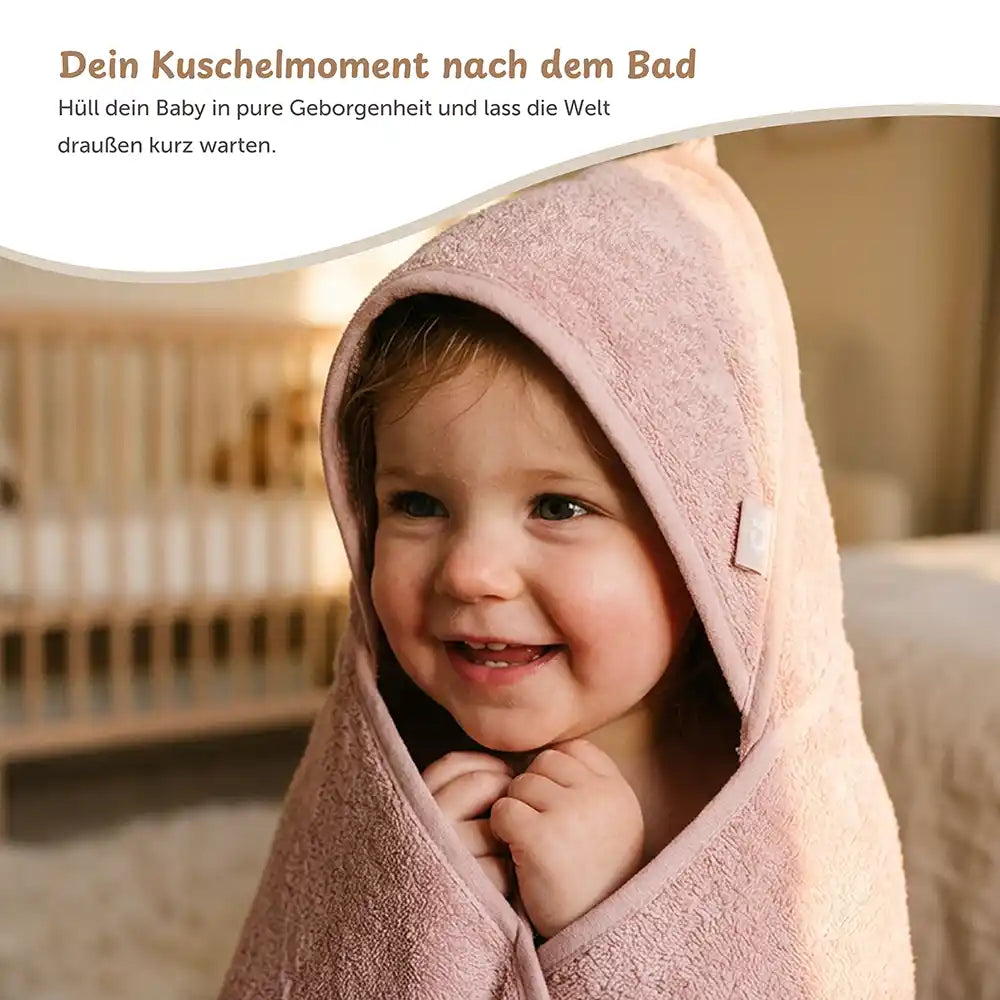 Kapuzenhandtuch Baby personalisiert – Rosé, kuscheliges Handtuch für den perfekten Kuschelmoment nach dem Bad.