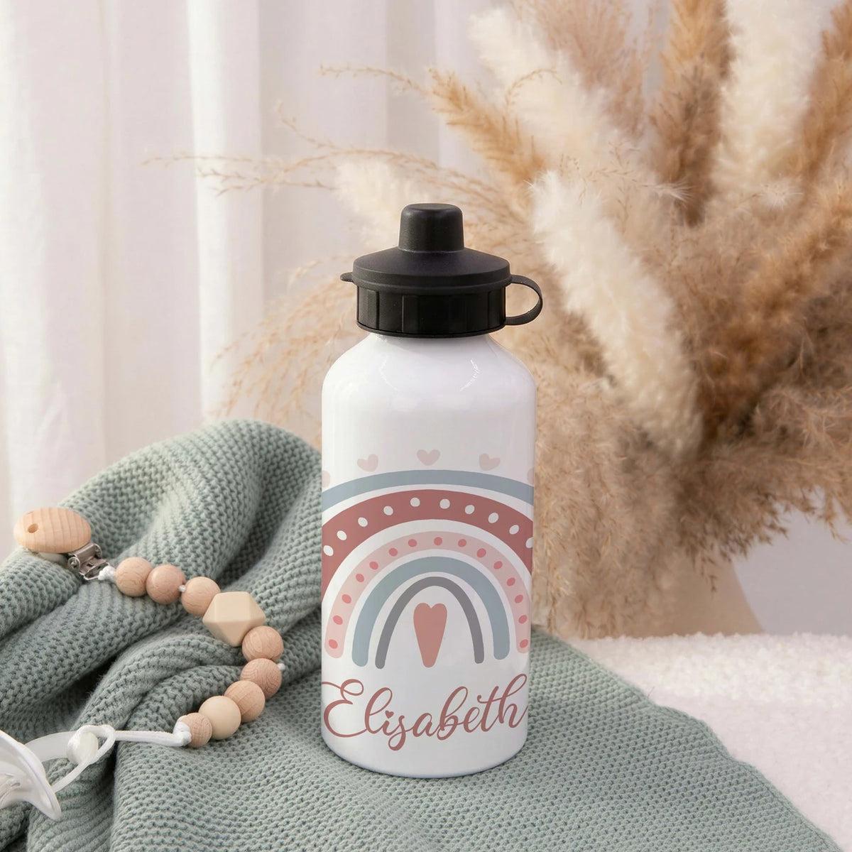 Personalisierte Trinkflasche Kinder – Boho-Regenbogen Herzen