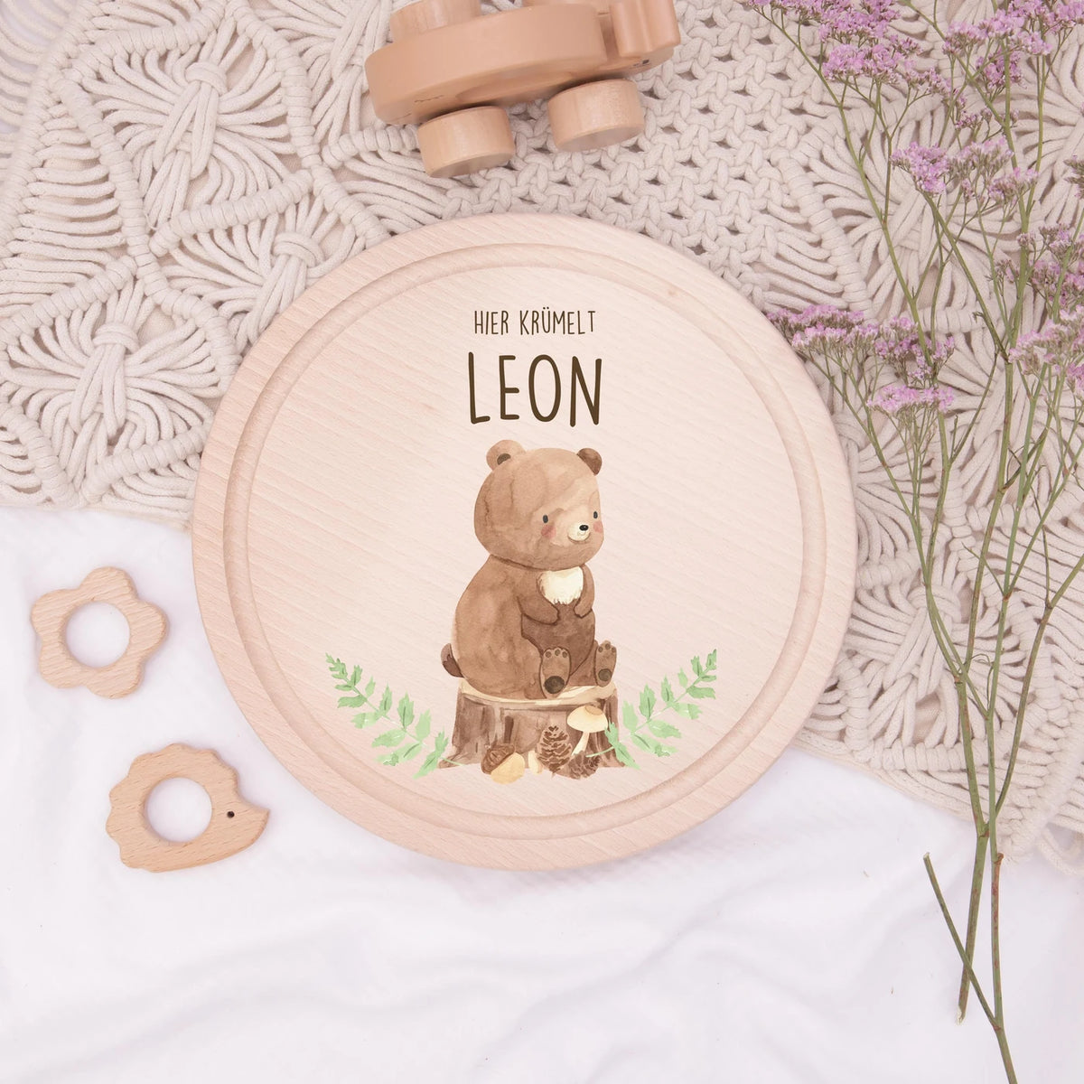 Rundes personalisiertes Frühstücksbrettchen Bär mit Namen für Kinder