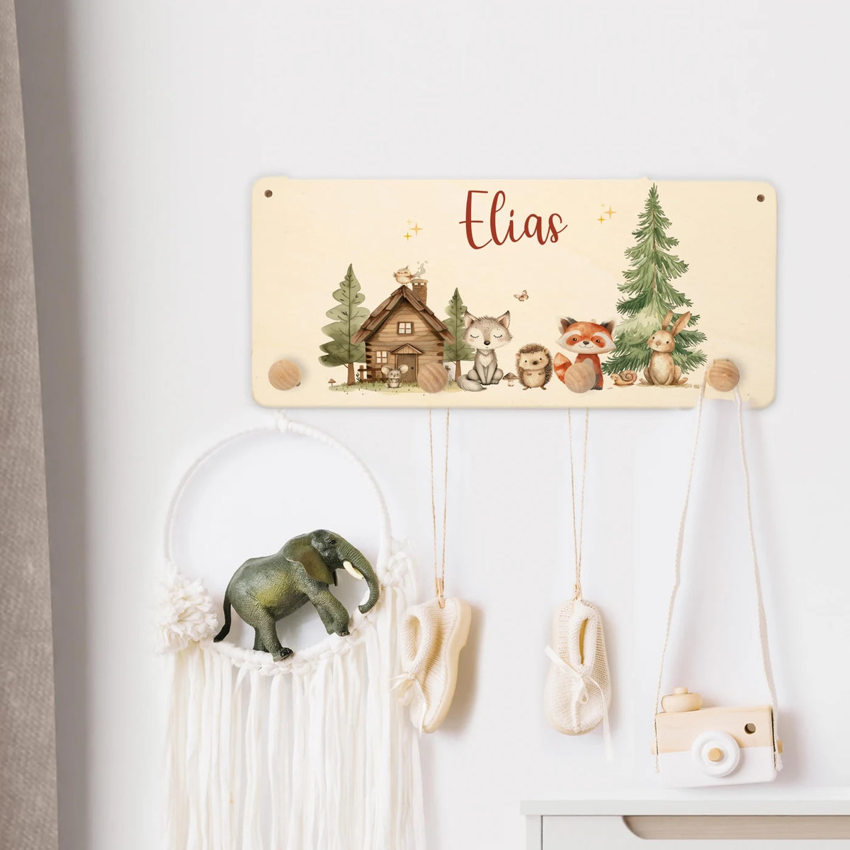 Kindergarderobe Holz personalisiert - fröhliche Waldtiere