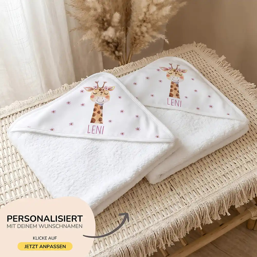 Personalisiertes Kapuzenhandtuch Baby Giraffe BlĂŒten â 500 g/qm Baumwoll-Frottee Detail