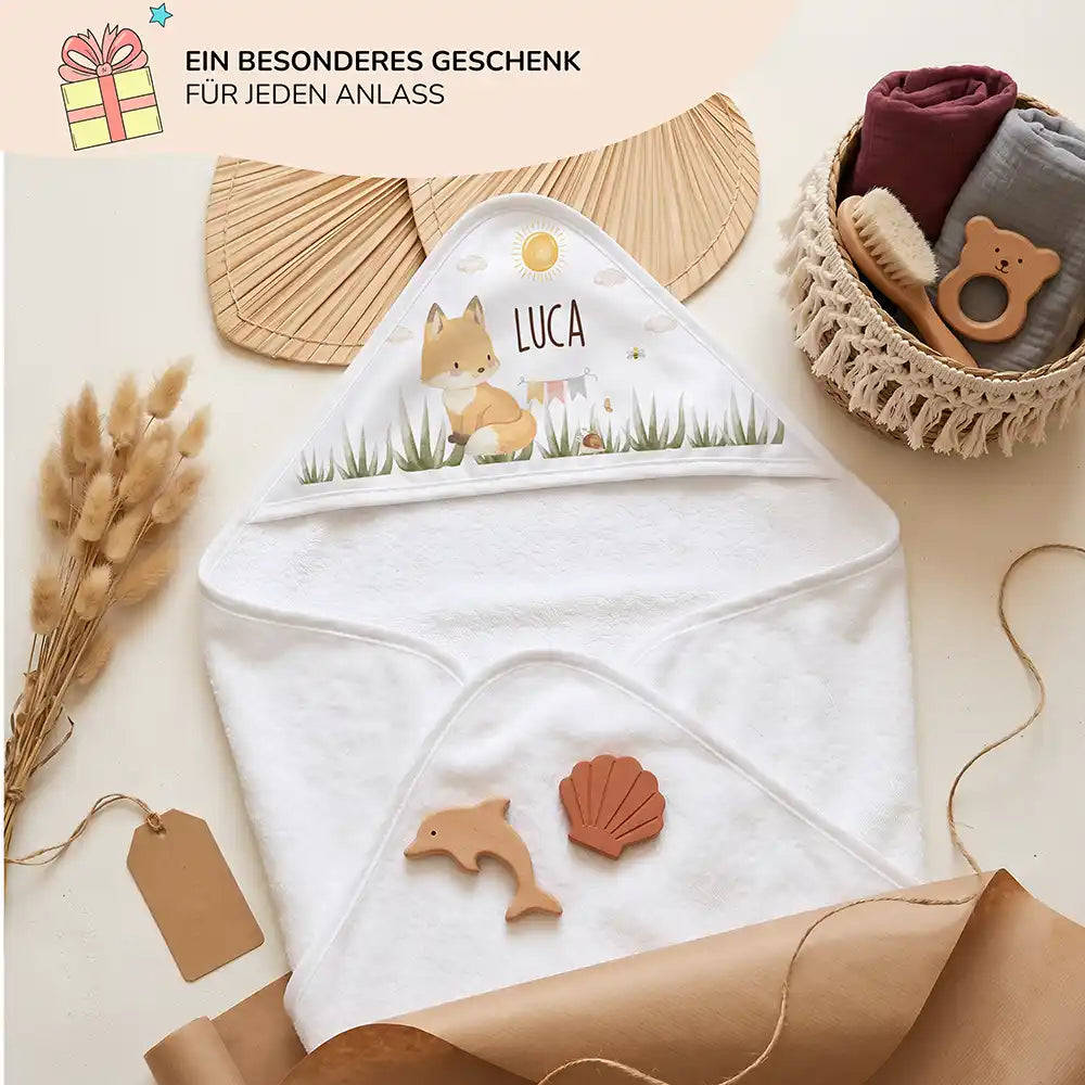 Personalisiertes Kapuzenhandtuch Baby Fuchs Wiese â Geschenk-Komposition Boho-Flatlay