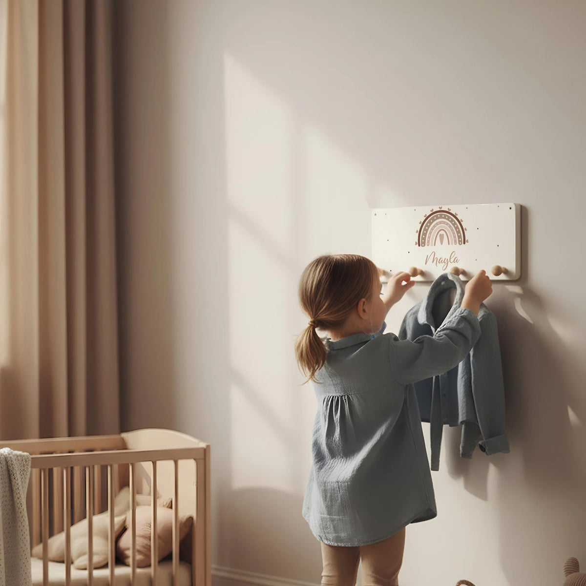 Kindergarderobe Holz personalisiert - Regenbogen Herz