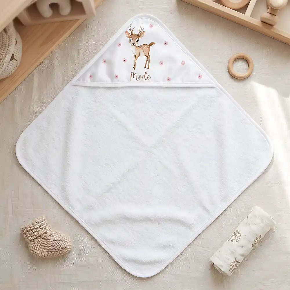 Personalisiertes Kapuzenhandtuch Baby Reh BlĂŒten â Freisteller 80Ă80 cm Topdown
