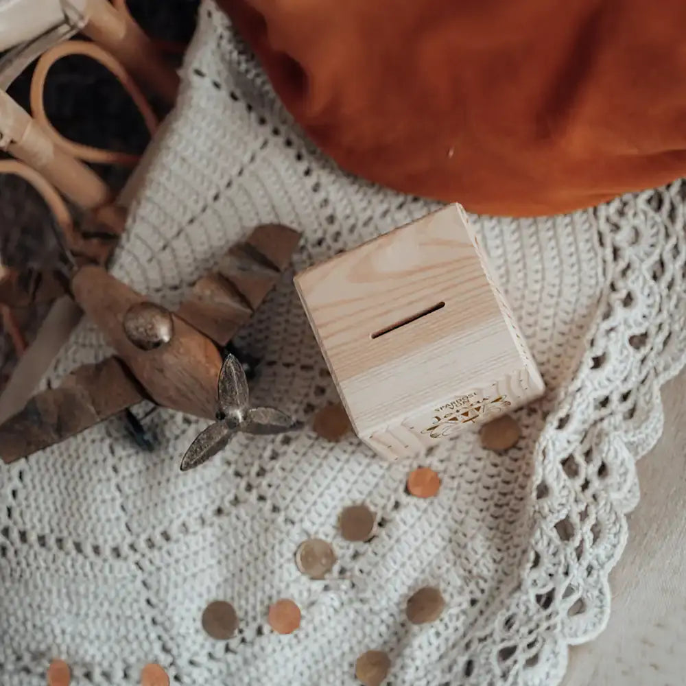 Spardose Kinder, Sparschwein personalisiert - Tiger mit Punkten