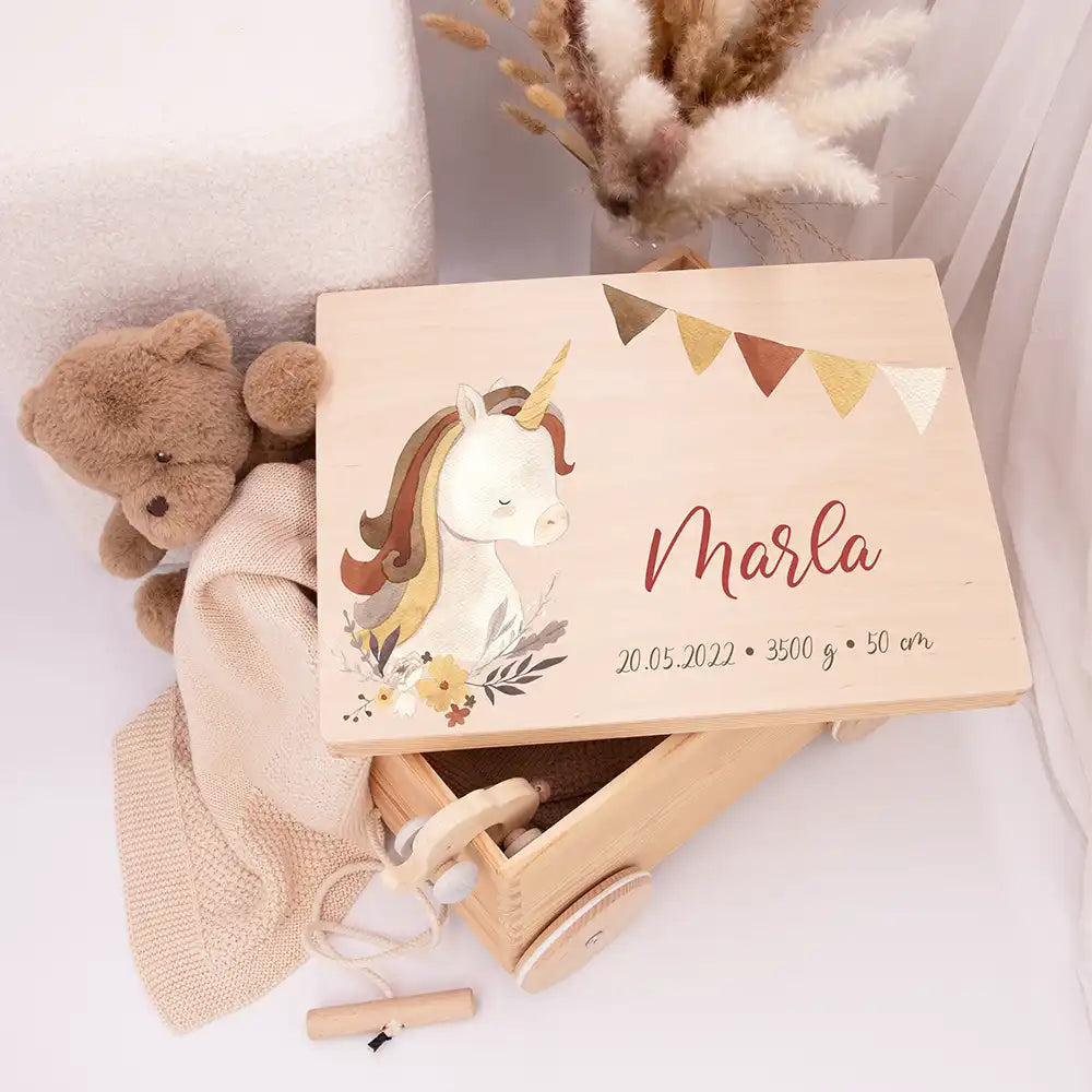 Spielzeugkiste mit Rädern personalisiert - Einhorn