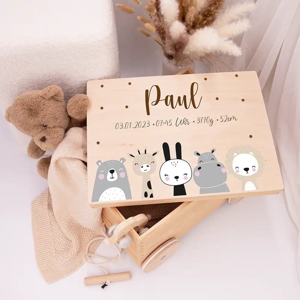 Spielzeugkiste mit Rädern personalisiert - Winterliche Waldtiere