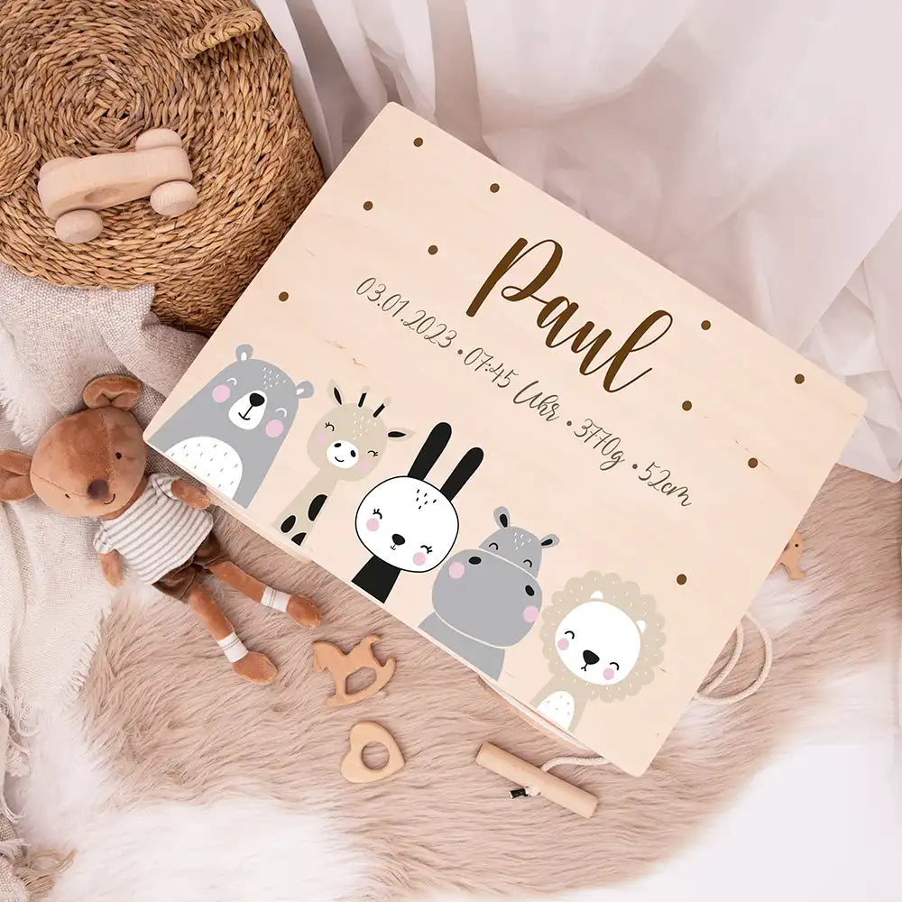 Spielzeugkiste mit Rädern personalisiert - Winterliche Waldtiere