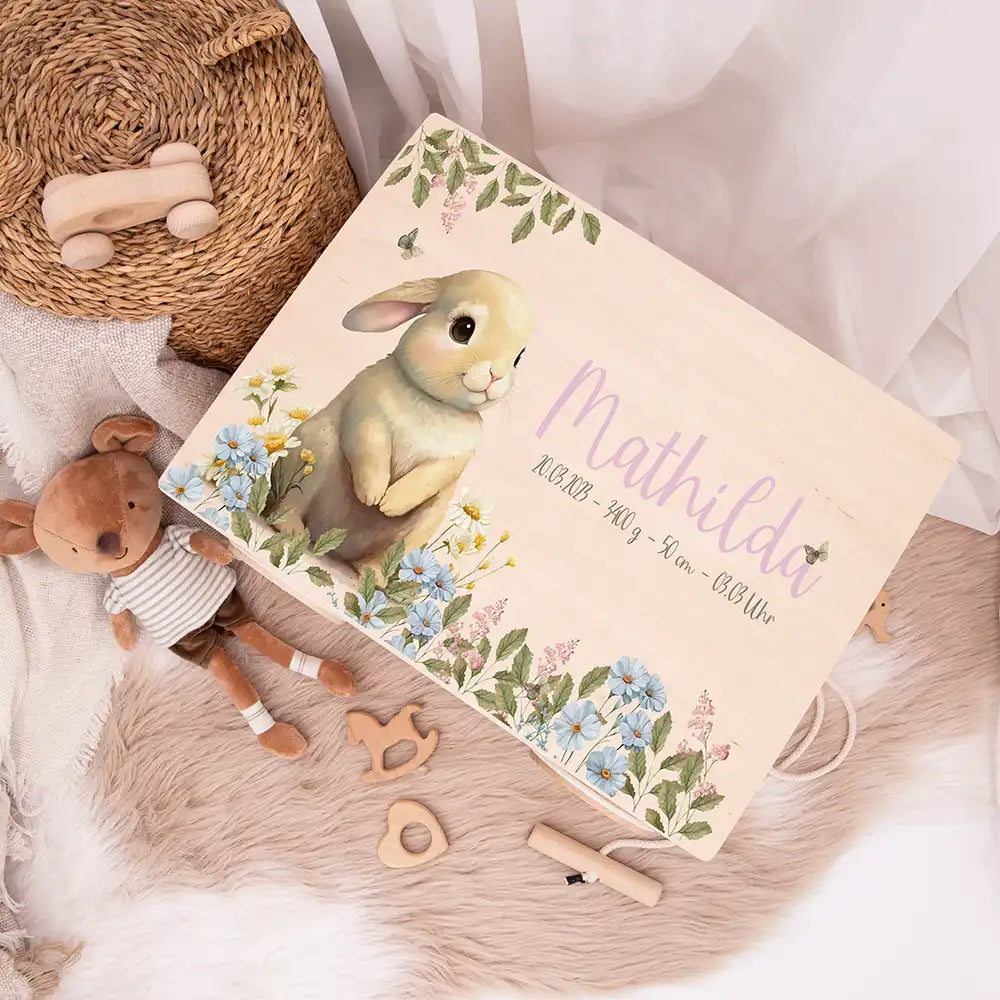 Spielzeugkiste mit Rädern personalisiert - Häschen