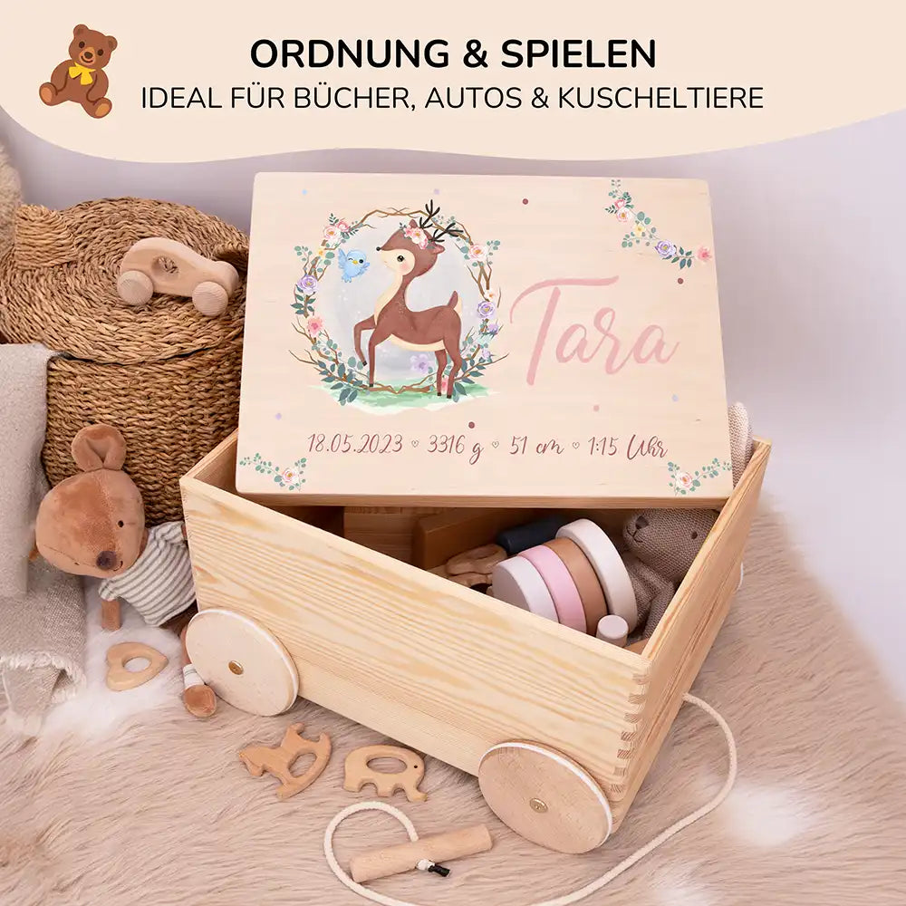 Spielzeugkiste mit Rädern personalisiert - Reh Gravur