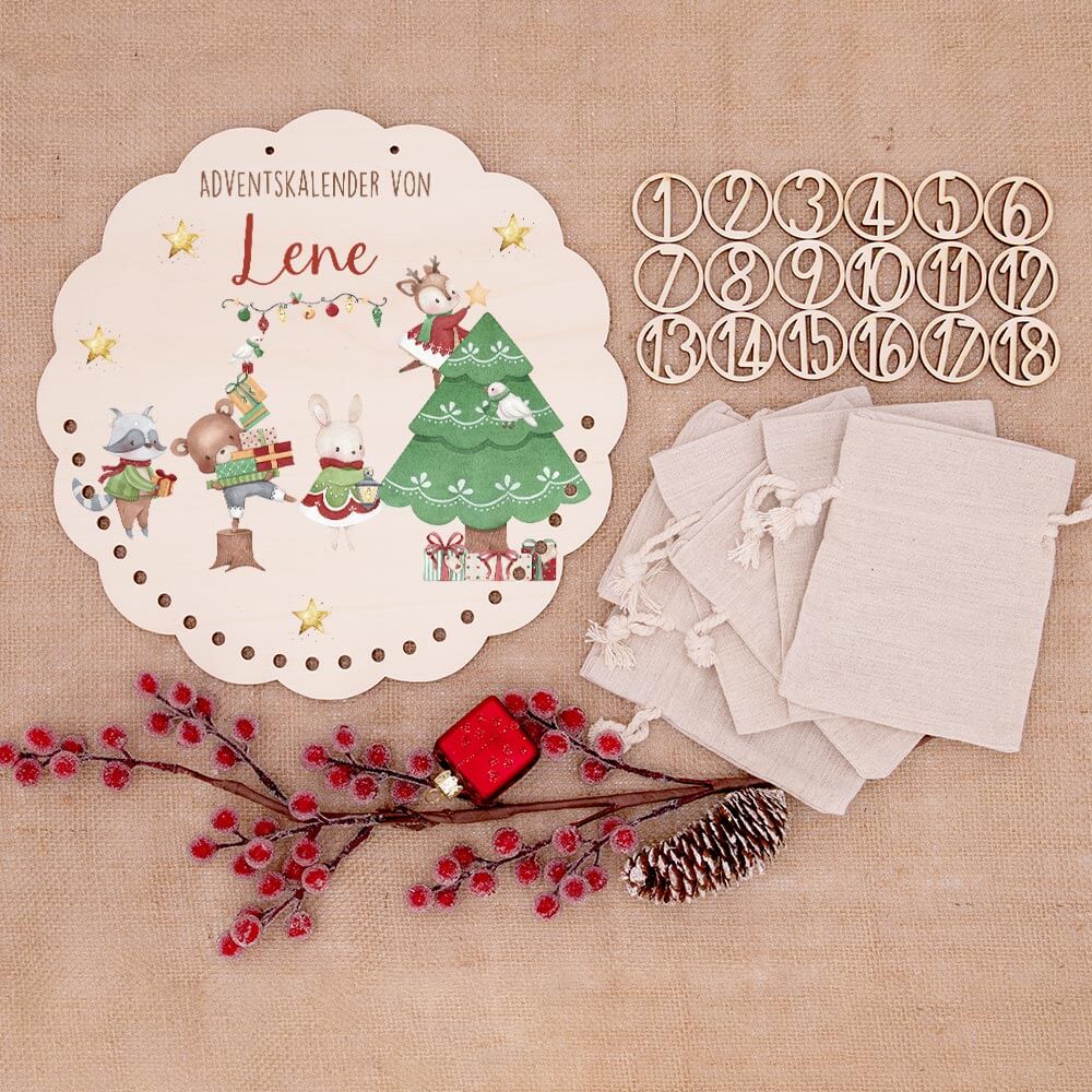 Personalisierter runder Adventskalender Kinder aus Holz - Festliche Waldszene