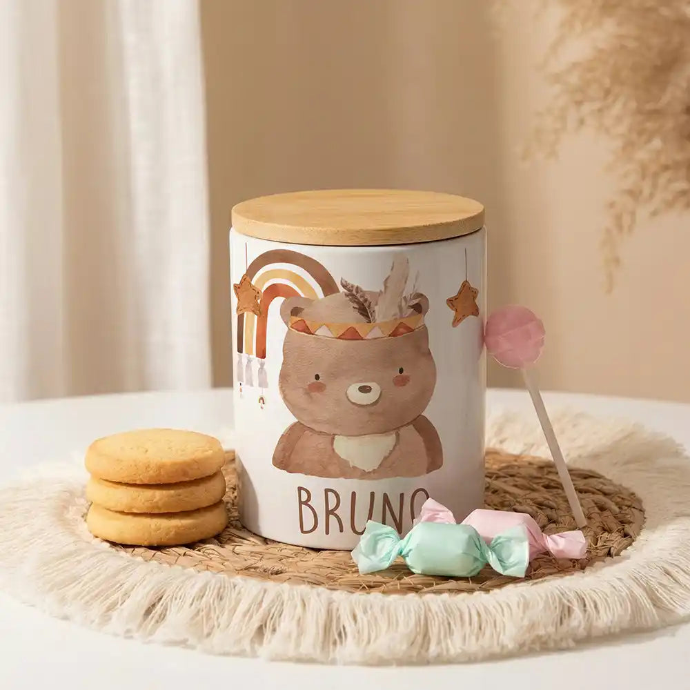 Personalisierte Keksdose Boho-Bär aus Keramik mit Bambusdeckel - Wunschname - Kidsmood.de