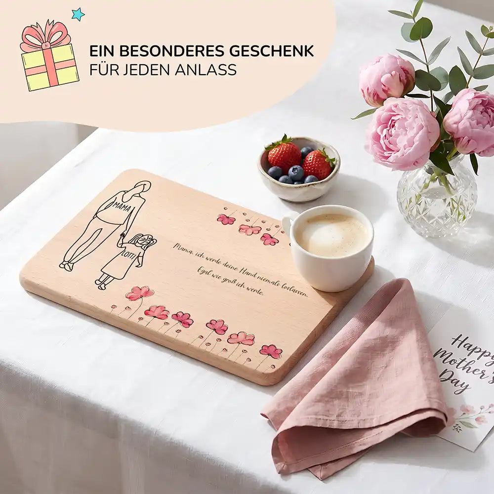 Personalisiertes Frühstücksbrettchen Muttertag Mama & Tochter Mohnblumen – Lifestyle-Szene zum Muttertag