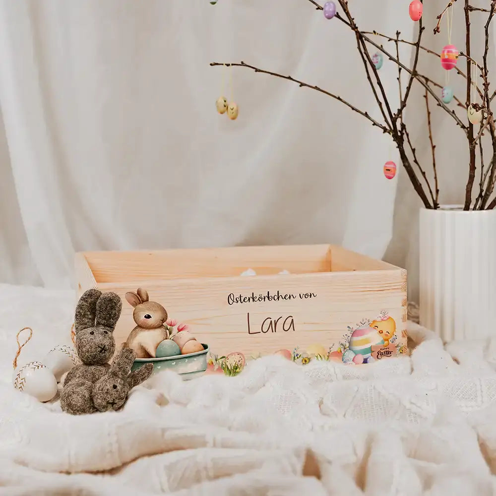 Osterkiste Holz personalisiert - Häschen im Blumenbad
