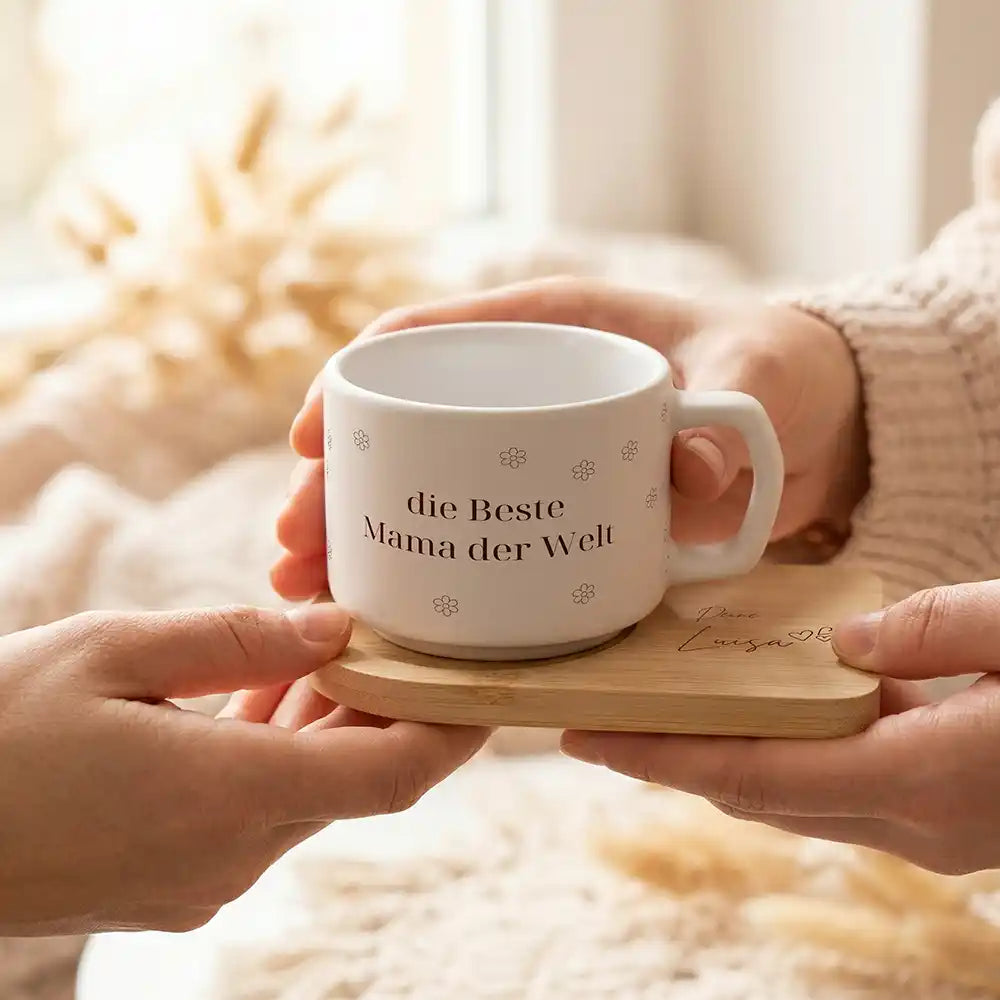 Kaffeetasse personalisiert Muttertag Beste Mama Blümchen – made in Hamburg
