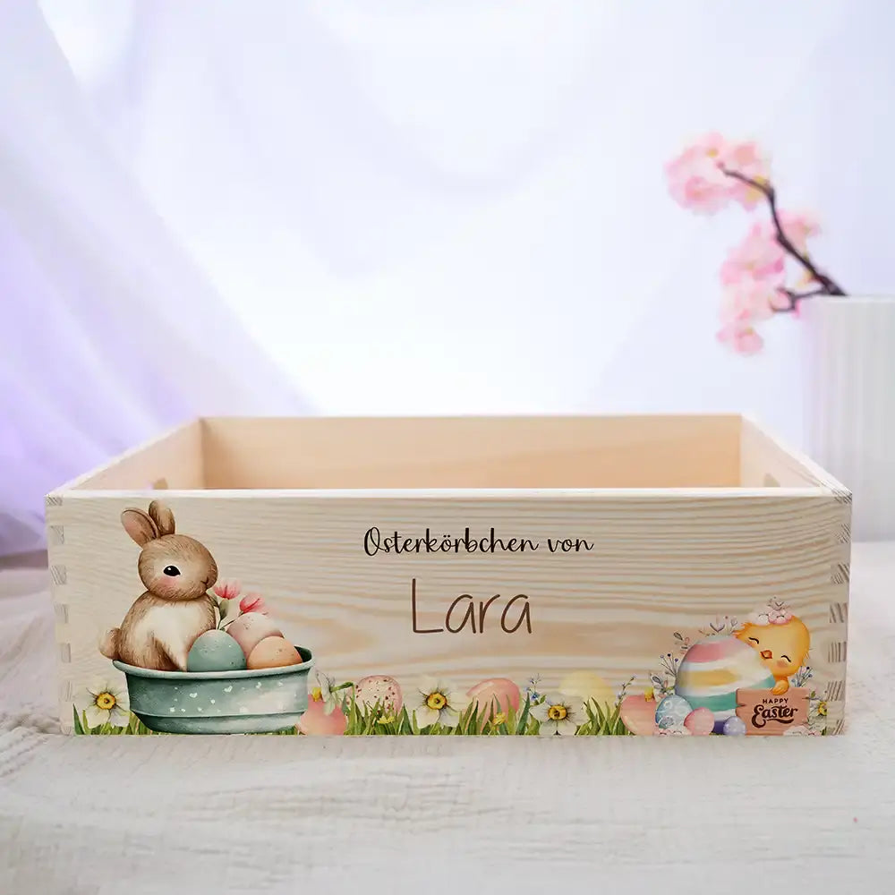 Osterkiste Holz personalisiert - Häschen im Blumenbad