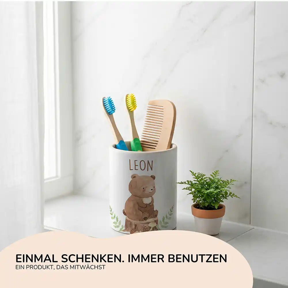 Personalisierter Stiftehalter BĂ€r Wald - Geschenk zur Einschulung mit Namen