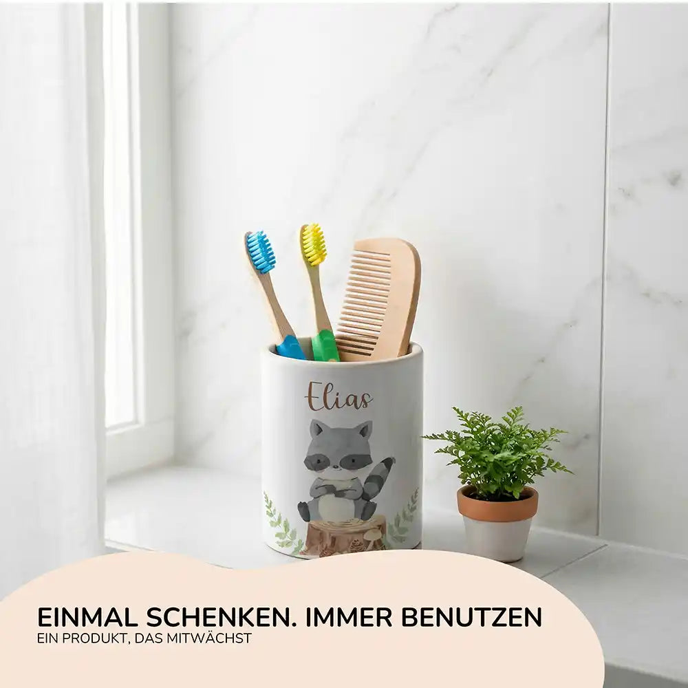 Personalisierter Stiftehalter WaschbÀr Wald - Geschenk zur Einschulung mit Namen