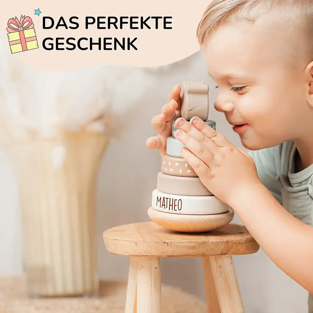 Holzstapelturm Regenbogen personalisiert mit Namen