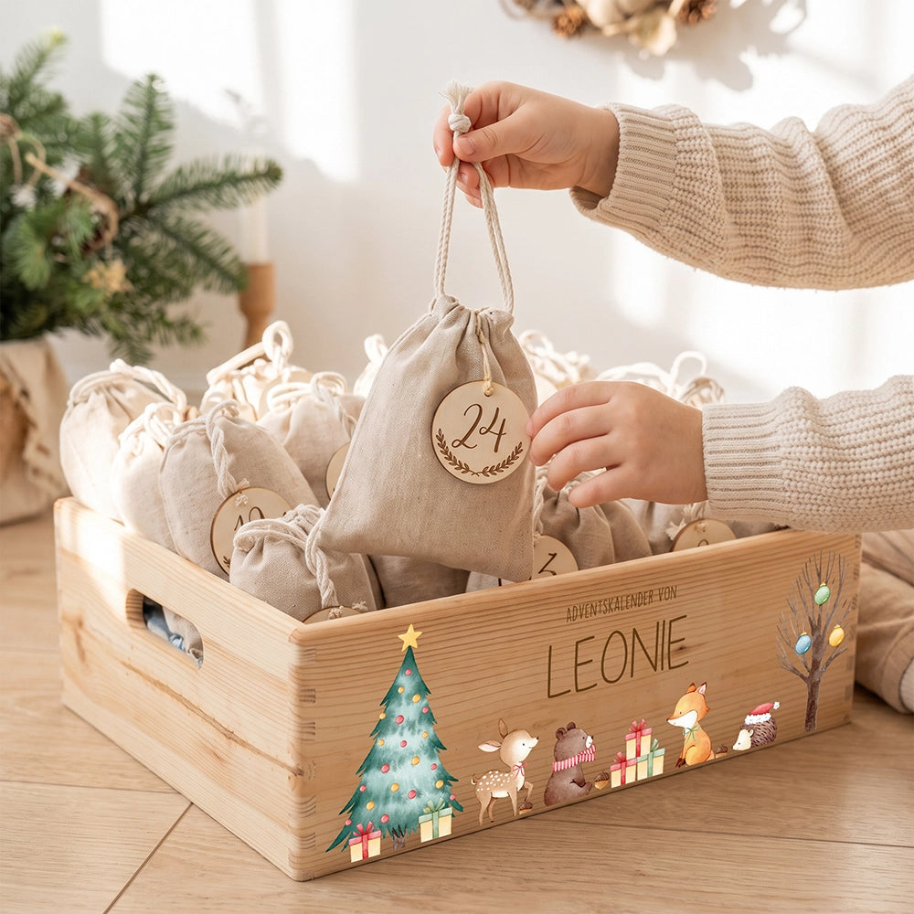 Adventskalender zum Befüllen "Waldtiere um den Weihnachtsbaum" personalisiert