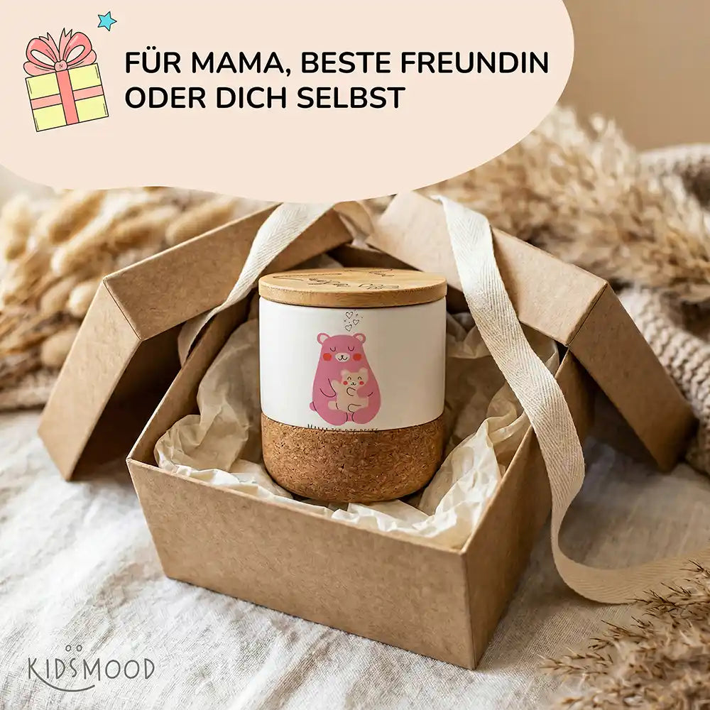Duftkerze Vanille Keramik Bärenmama Kind – Flatlay mit Lieferumfang