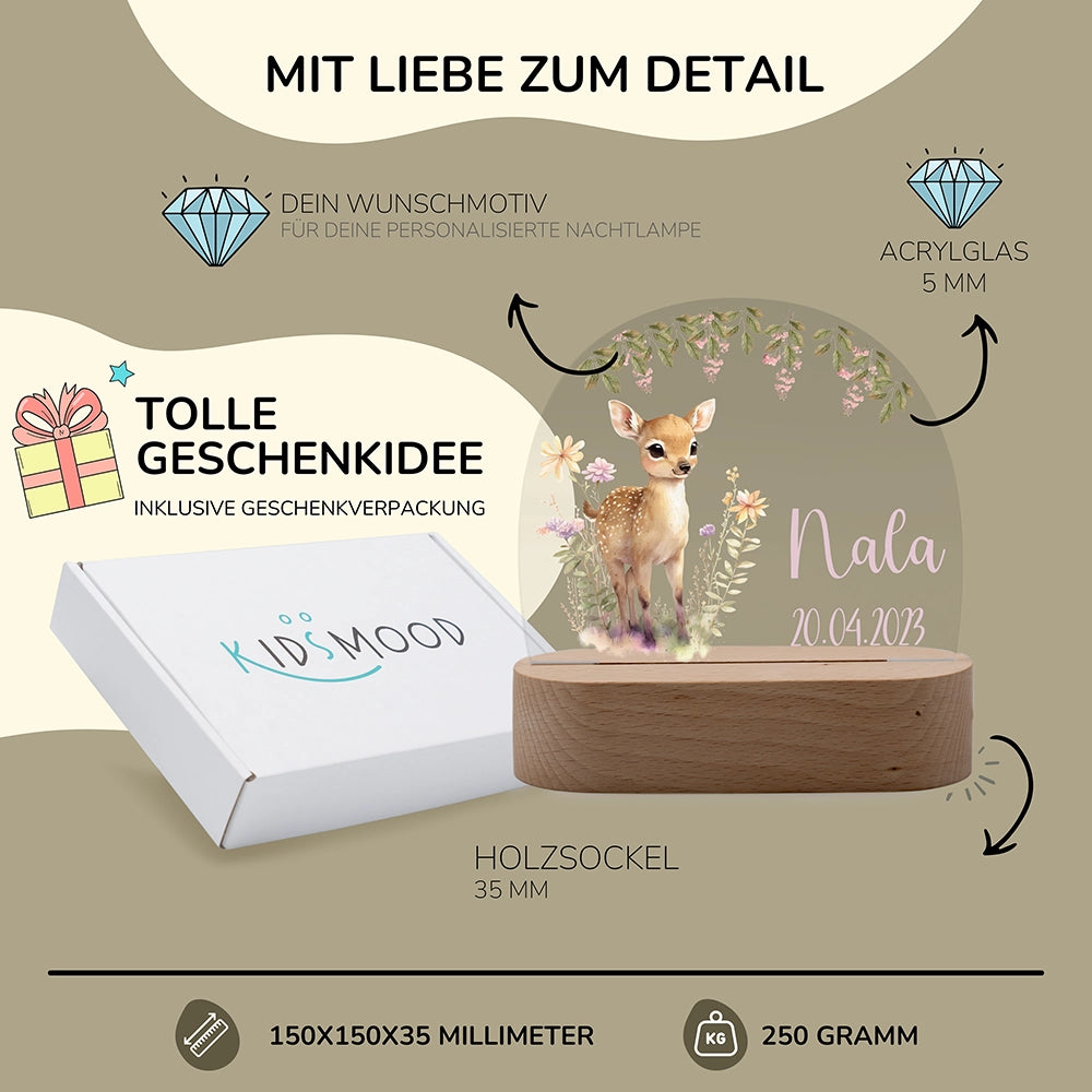 Nachtlicht Reh personalisiert – 150 × 150 × 35 mm, 5 mm Acrylglas, Holzsockel, mit Geschenkverpackung