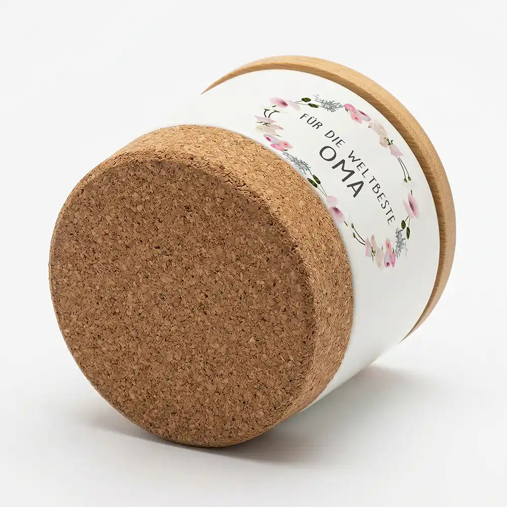 Duftkerze Vanille Keramik Oma Blumenkranz – Geschenk in Kraftpapier