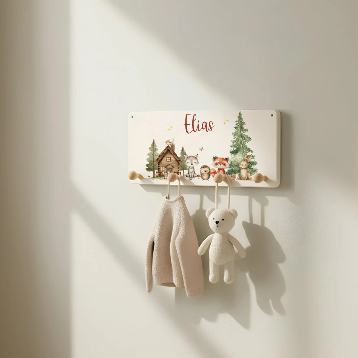 Kindergarderobe Holz personalisiert - fröhliche Waldtiere