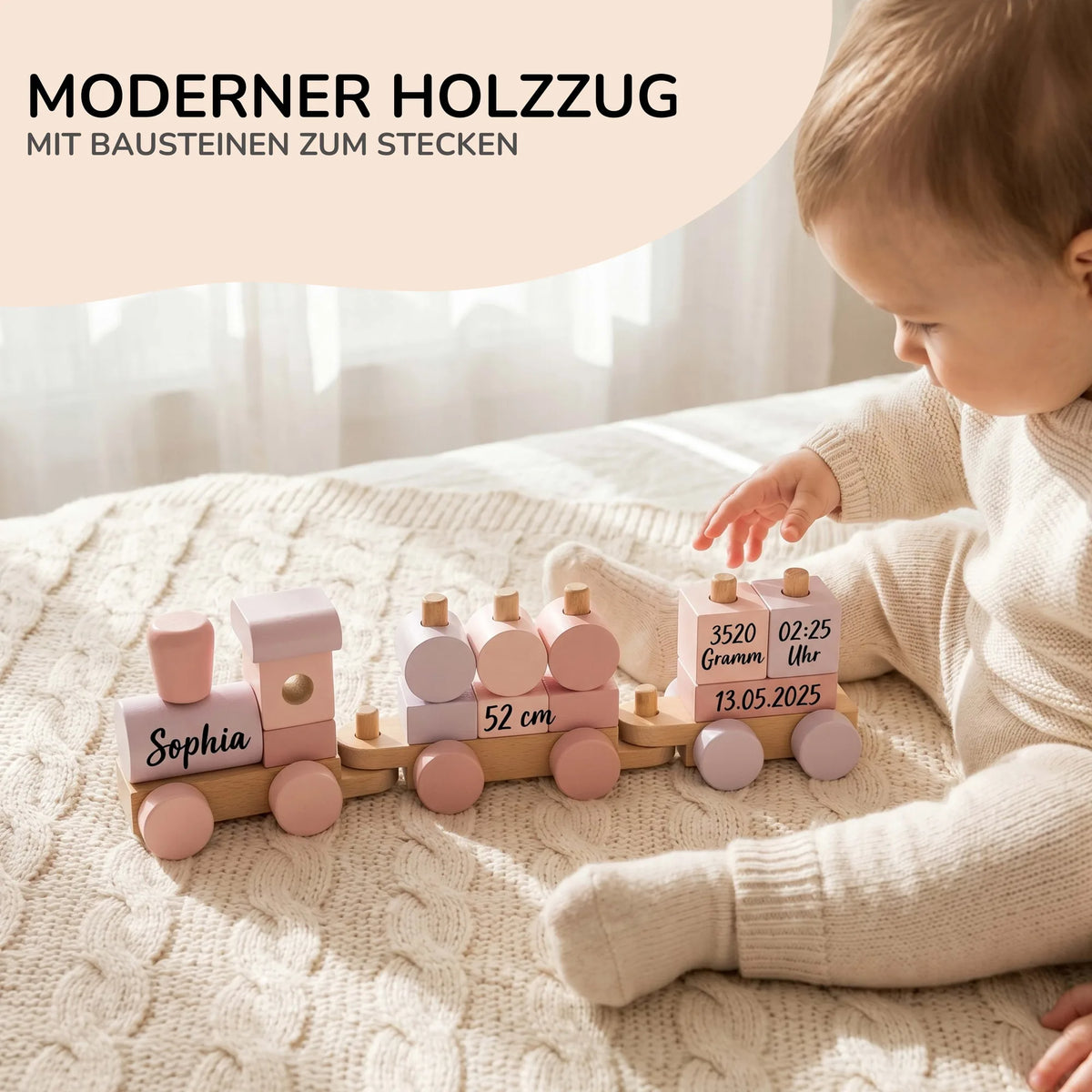 Holzzug personalisiert mit Bausteinen zum Stecken, Spielszene