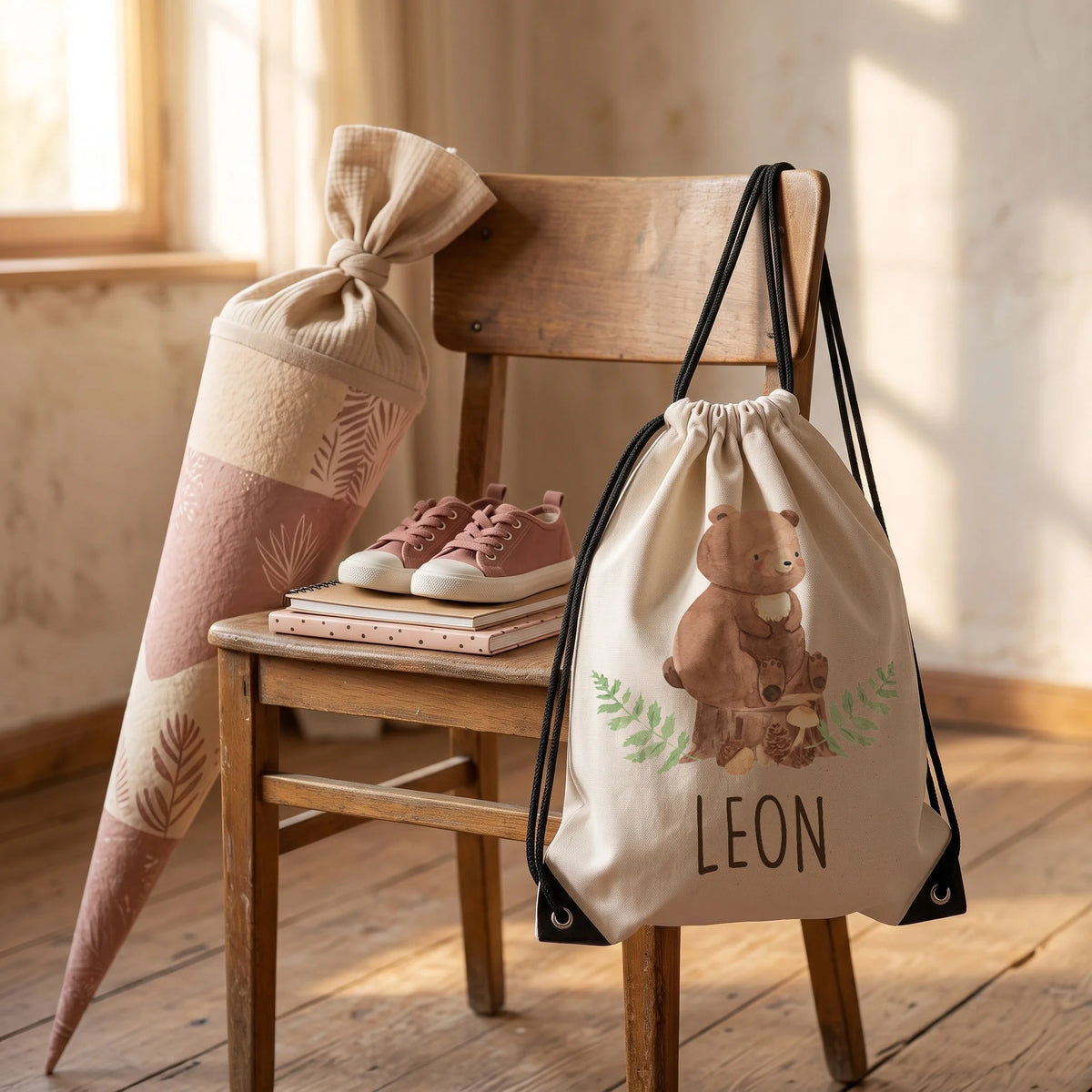 Personalisierter Turnbeutel Bär, Geschenkidee zur Einschulung neben der Schultüte