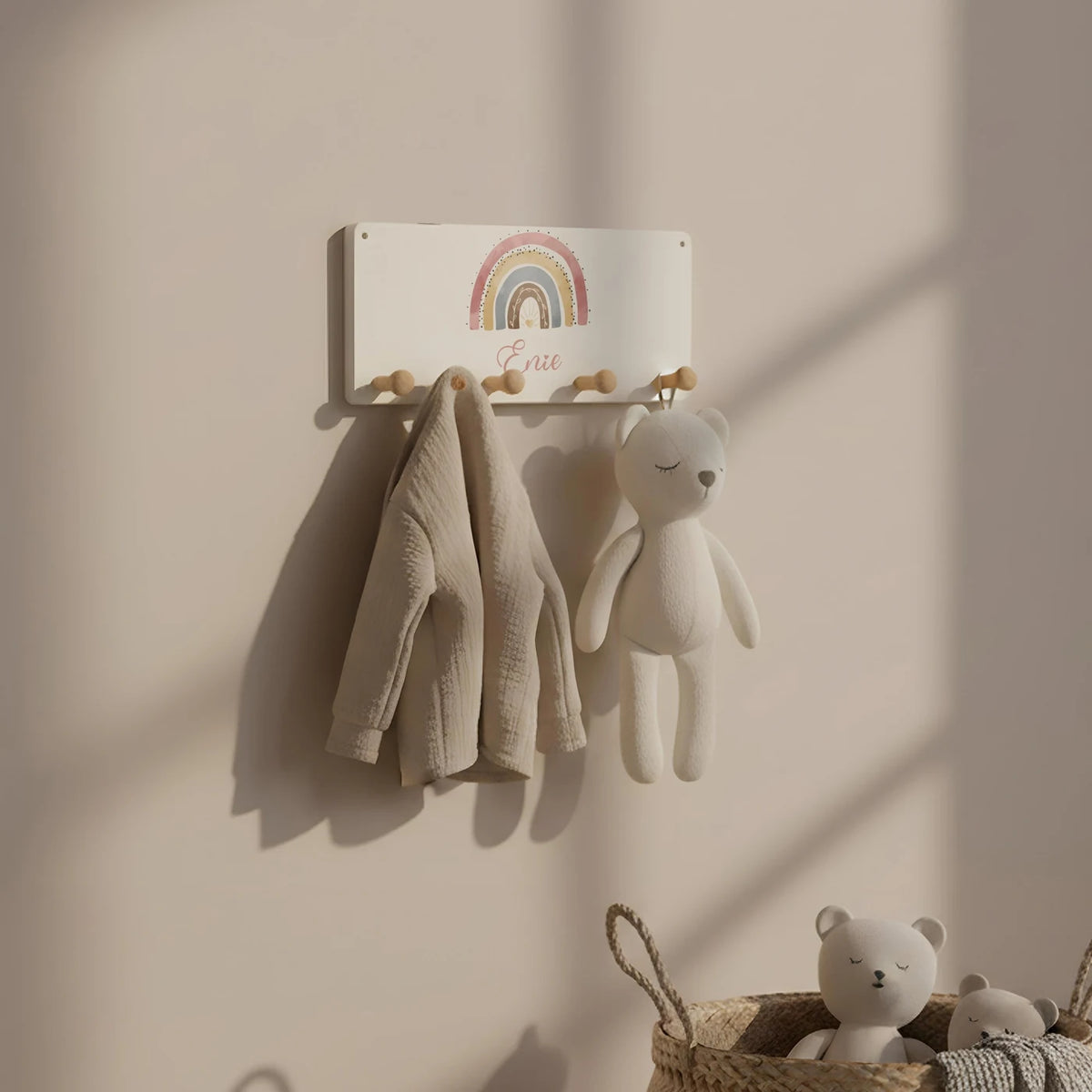 Kindergarderobe Holz personalisiert - Regenbogen