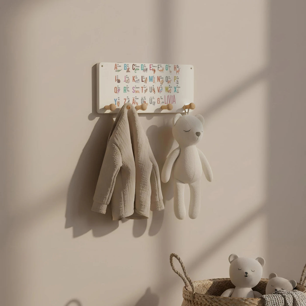 Kindergarderobe Holz personalisiert - ABC Tiere