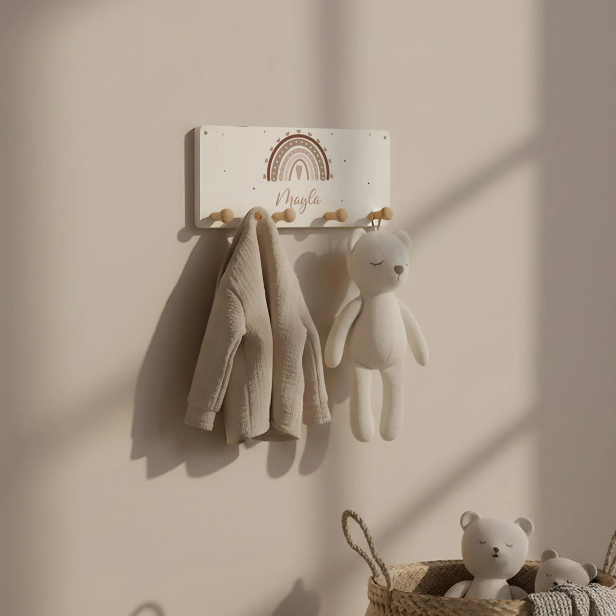 Kindergarderobe Holz personalisiert - Regenbogen Herz