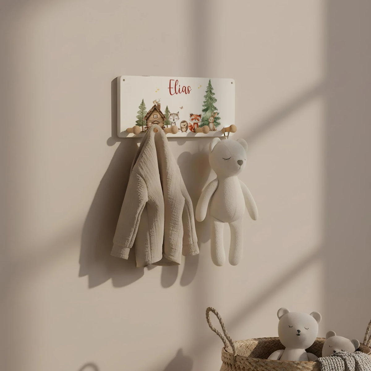 Kindergarderobe Holz personalisiert - fröhliche Waldtiere