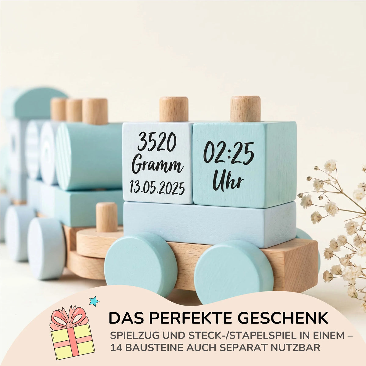Holzzug personalisiert in Blau, Nahaufnahme der Geburtsdaten