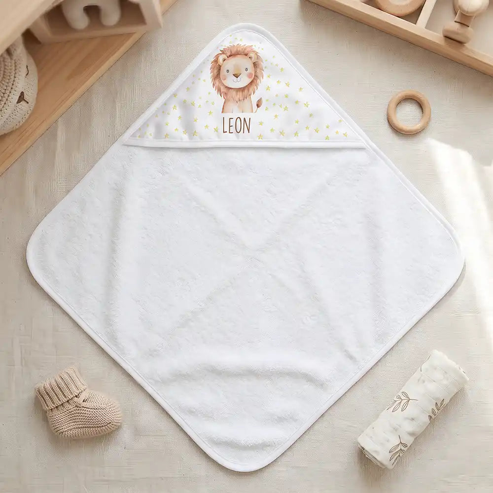 Personalisiertes Kapuzenhandtuch Baby Löwe Sterne – Freisteller 80×80 cm Topdown