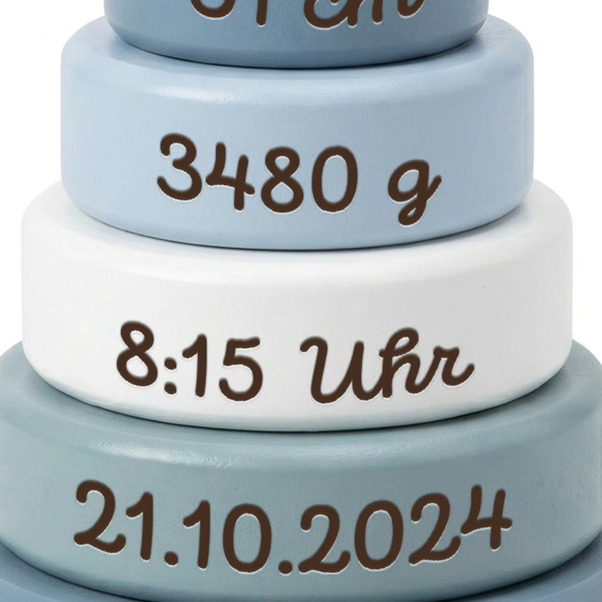Stapelturm personalisiert in Blau, Nahaufnahme der Gravur