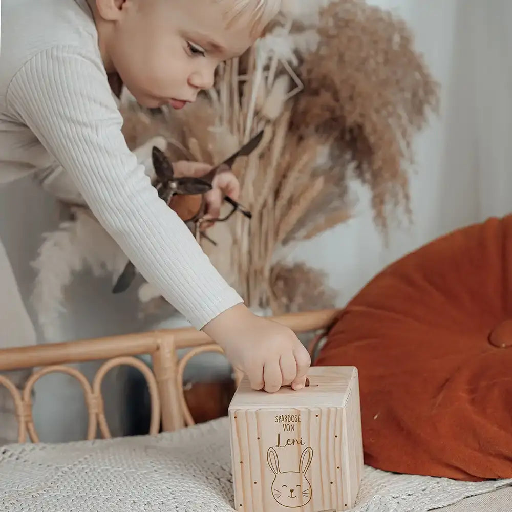 Spardose Kinder, Sparschwein personalisiert - Hase mit Punkten