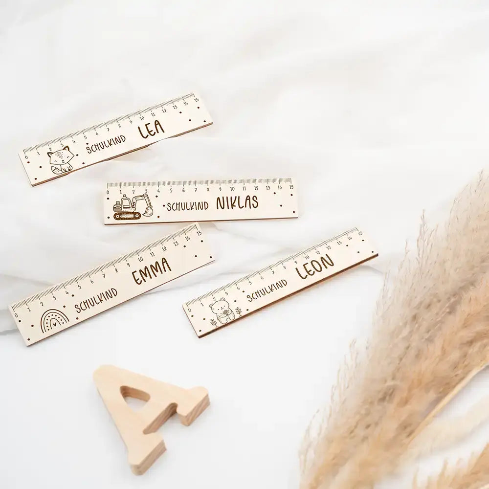 personalisiertes holzlineal für kinder mit fuchs und maßangaben