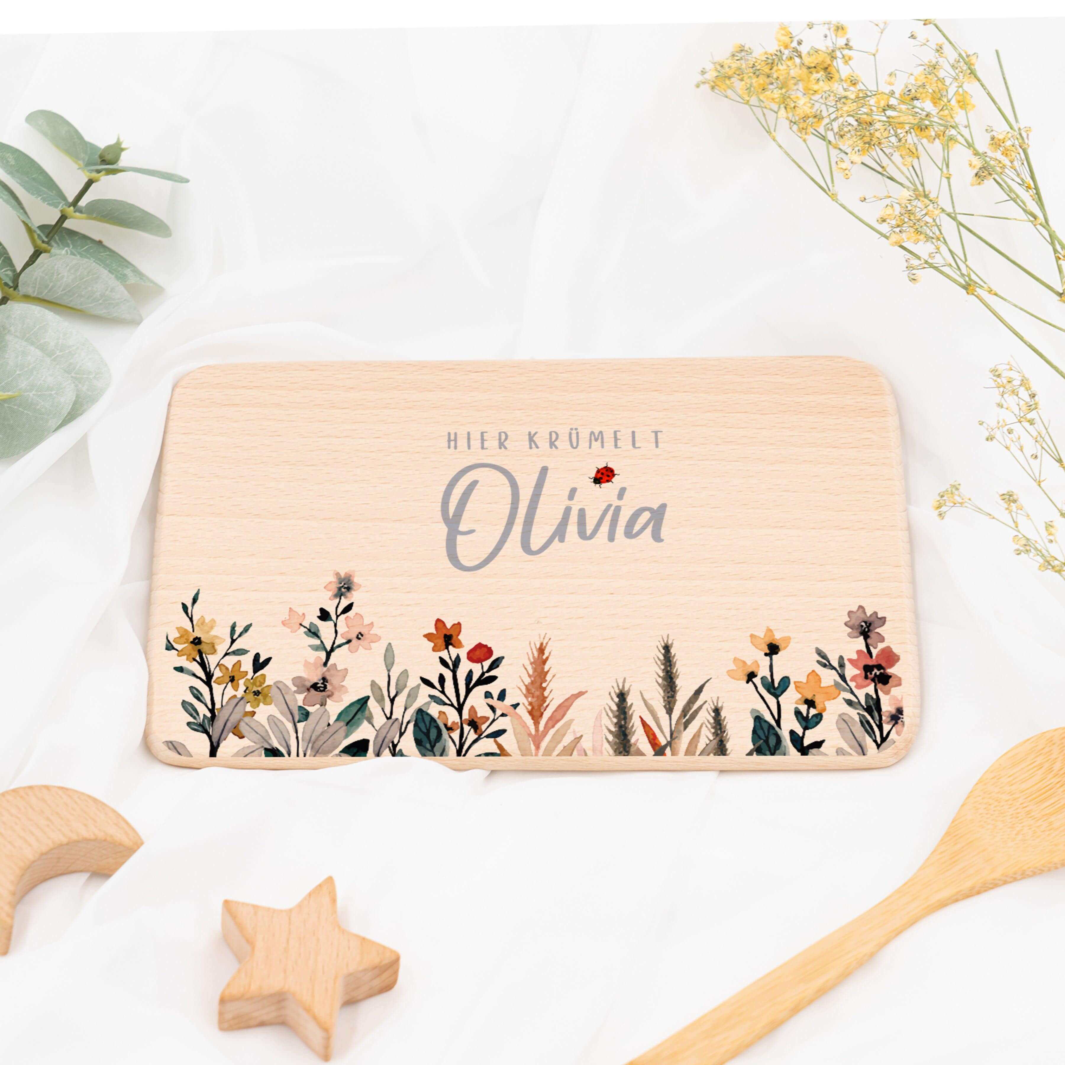 personalisiertes frühstücksbrettchen mit blumen design