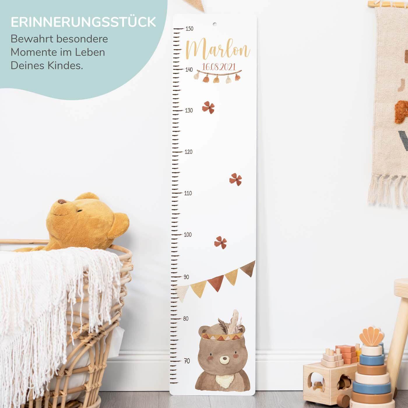 personalisierte messlatte mit bär boho und regenbogen design