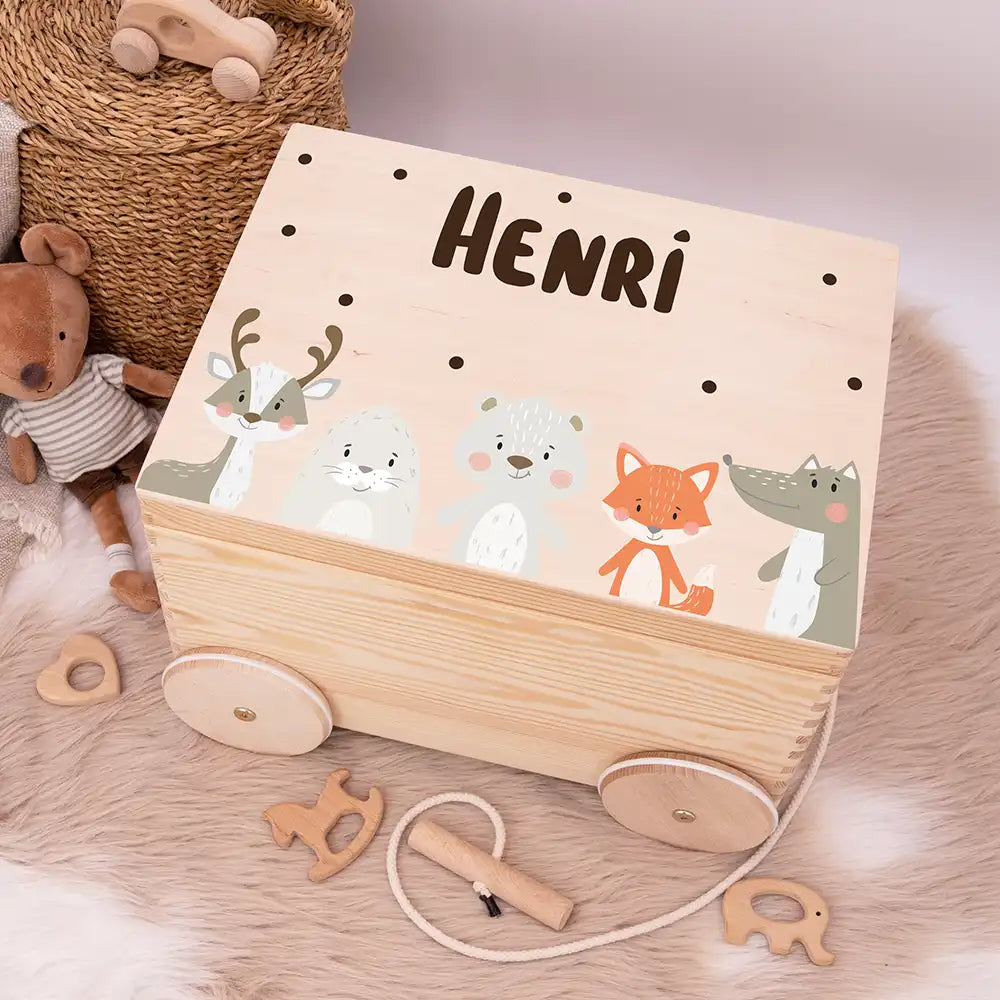 Spielzeugkiste mit Rädern personalisiert - Winterliche Waldtiere