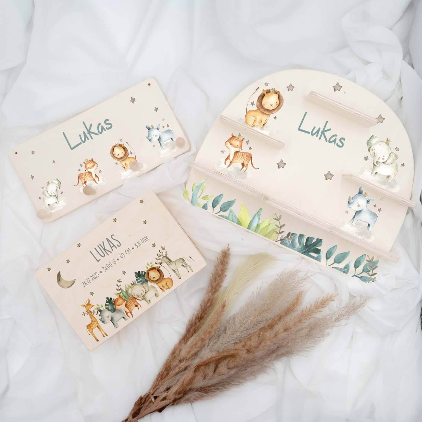 safari-bundle mit personalisierter erinnerungskiste tonieboxregal und garderobe