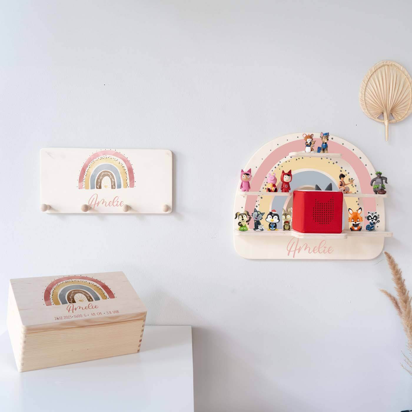 regenbogen-bundle mit nachhaltigen holzmaterialien