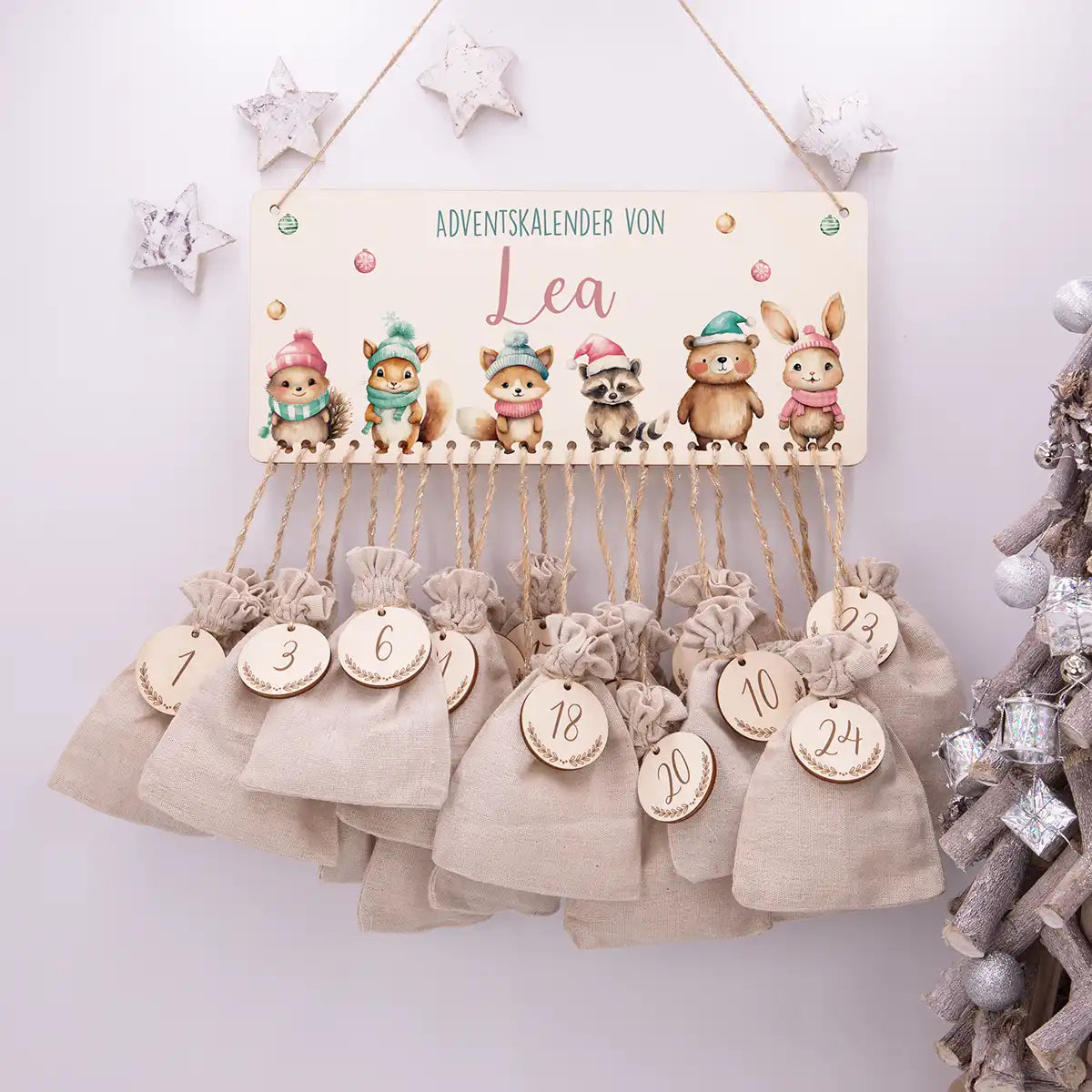 Personalisierbarer Adventskalender farbig - Glückliche Tierfamilie
