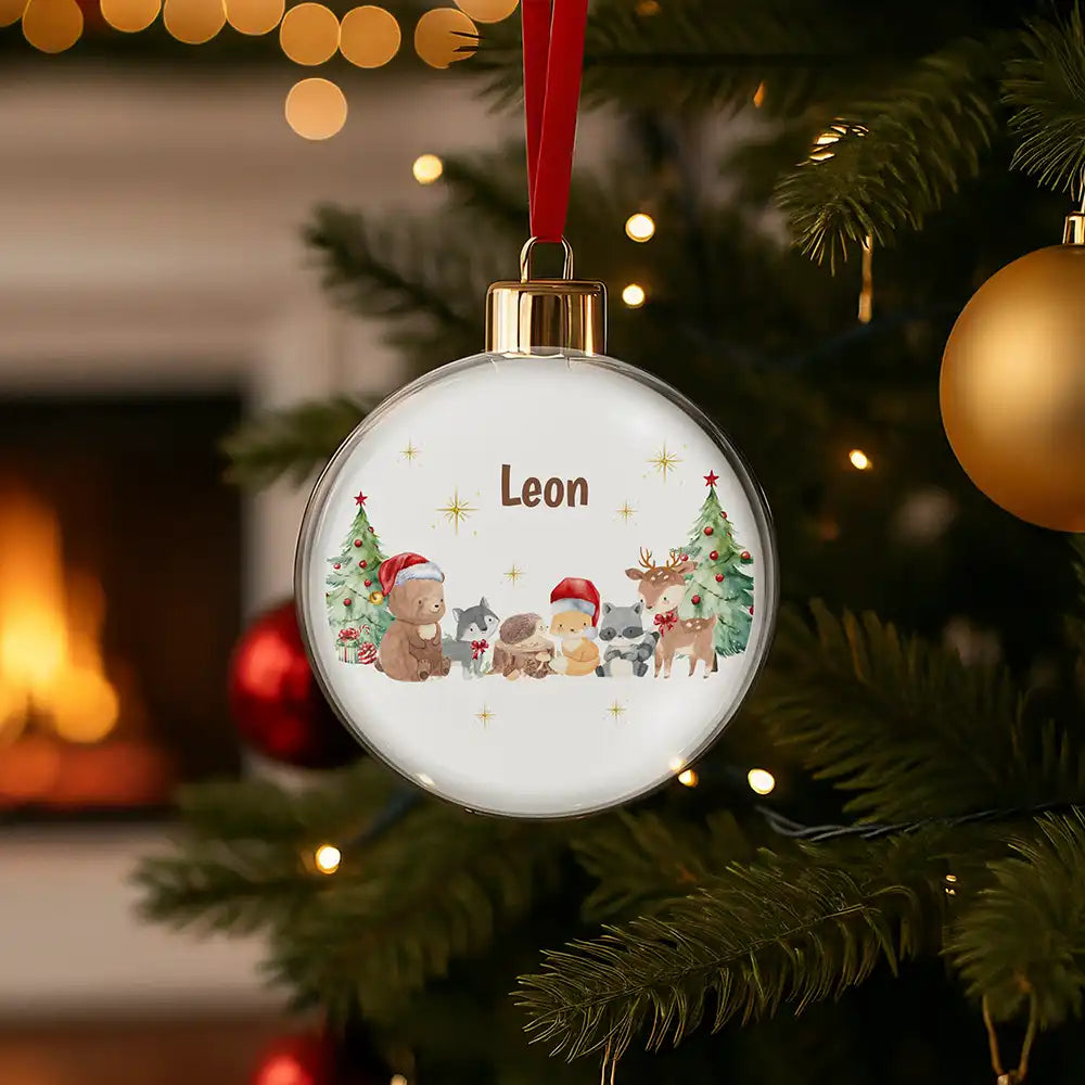 Weihnachtskugel personalisiert mit Namen - Niedliche Waldtiere mit Weihnachtsbaum