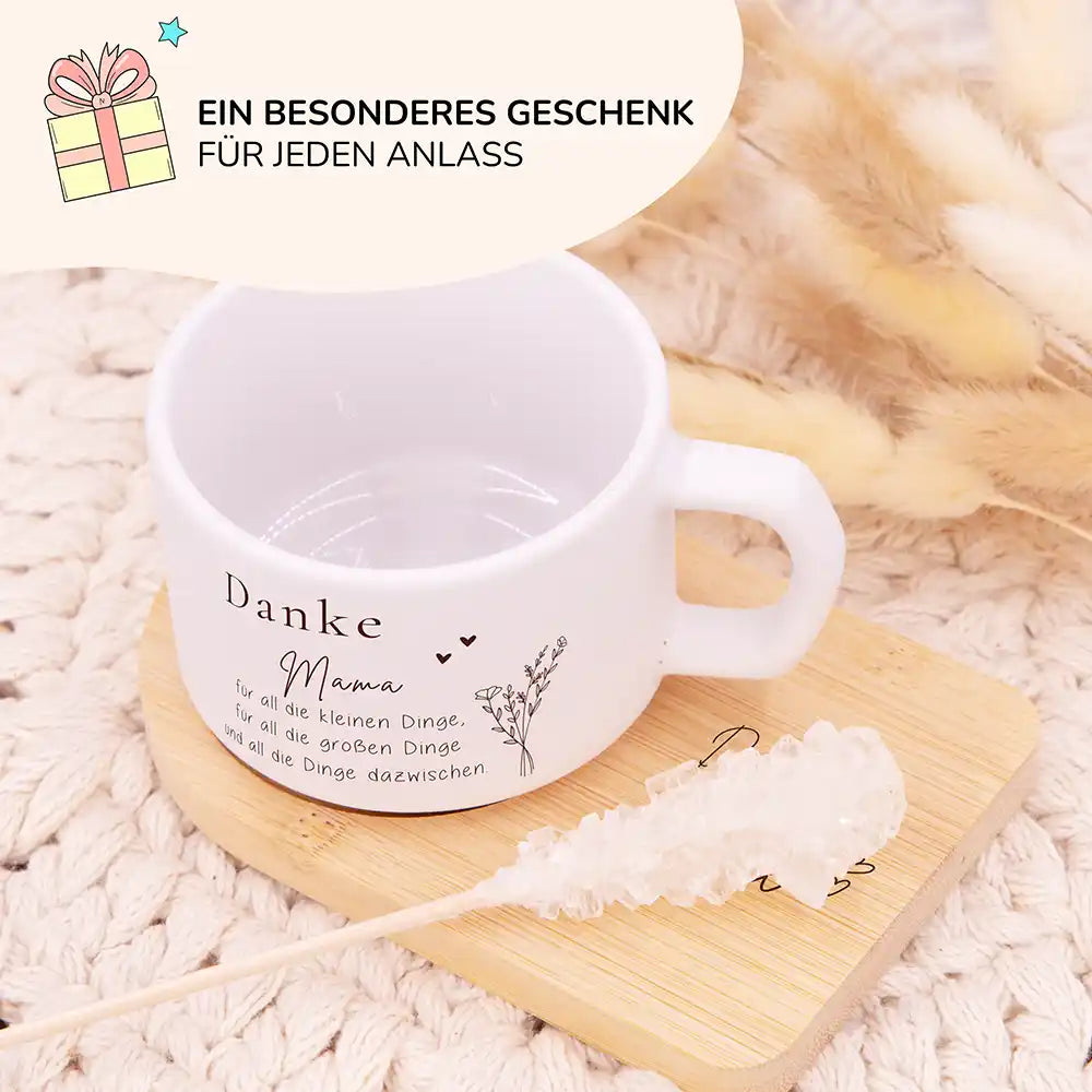 Besonderes Muttertagsgeschenk – personalisierte Keramiktasse Danke Mama mit Wildblumenstrauß