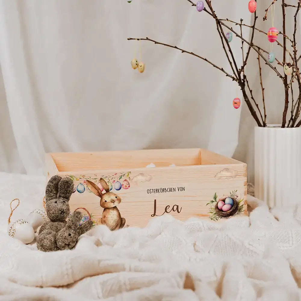 Osterkiste Holz personalisiert - Hase im Eierwunderland